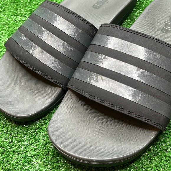 Adidas Slides Sandals Womens size 8 Black Shimmer Striped Slip On Shoes - Picture 2 of 4